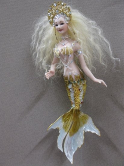 Gold Mermaid Large - Click Image to Close