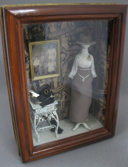 Mannequin in Box Scene - Click Image to Close